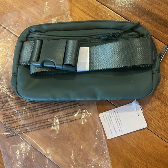 Lululemon belt bag - Picture 2 of 3